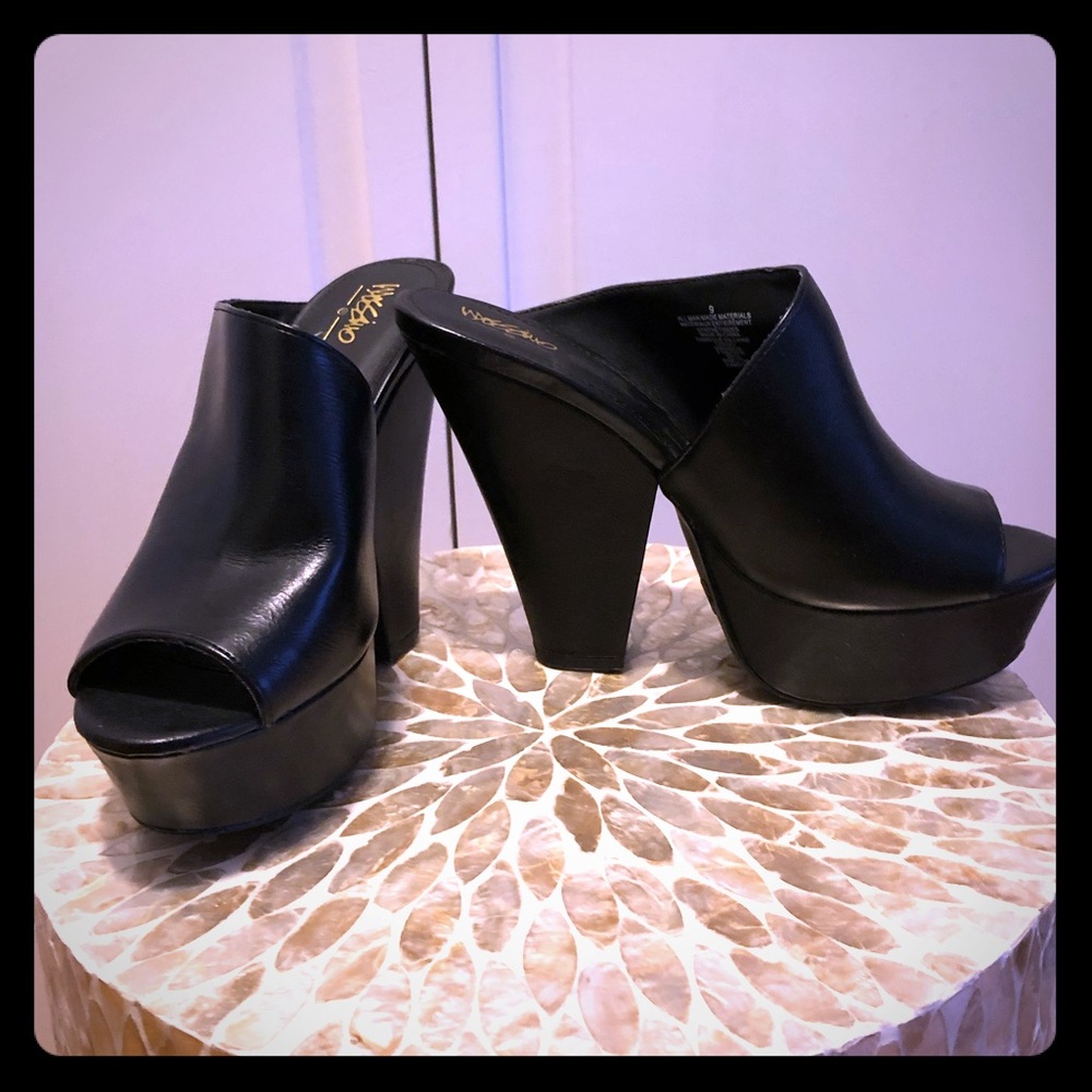 Black Peep-toe Mules (9 -NWOT)